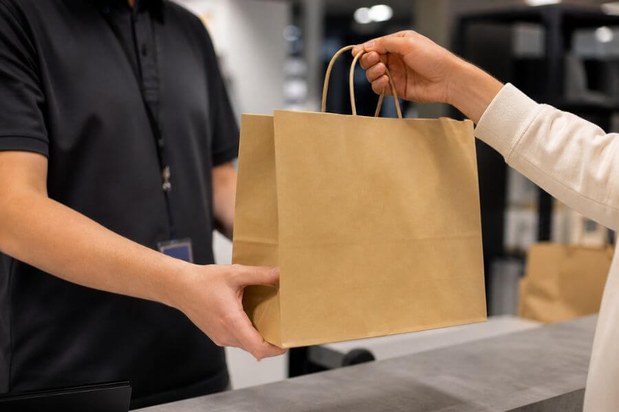 O que é BOPIS (Compre online e retire na loja)? Definição, como funciona, benefícios, desafios, perguntas frequentes, Simple Global.